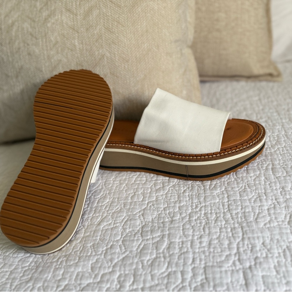 Robert Clergerie Cream Slide Sandals size 38 1/2 new with out the box - Picture 5 of 6